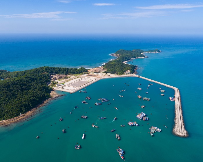 Cô Tô- hòn đảo đẹp nhất miền Bắc với bờ cát trắng, nước trong xanh.