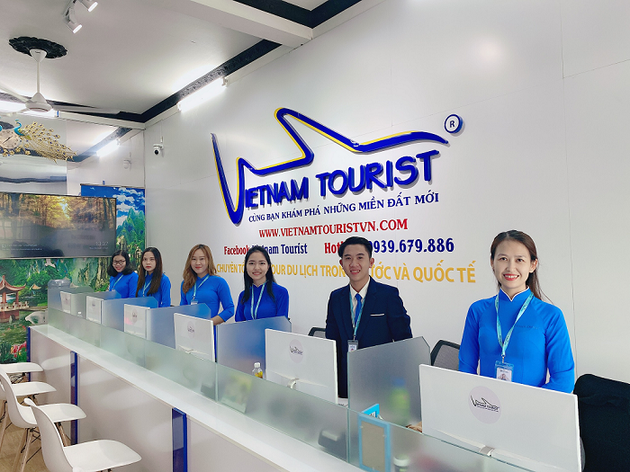 Công ty Vietnam Tourist được thành lập lâu đời với dịch vụ chăm sóc khách hàng chu đáo được đánh giá cao